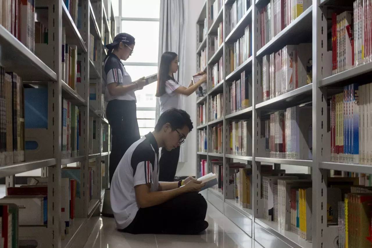 广州工商学院图书馆 知识殿堂与学习伴侣